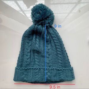 🦋Cotton On knit winter beanie with Pom Pom